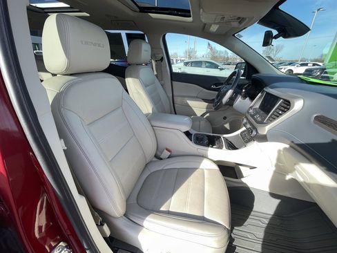 Used 2021 GMC Acadia Denali w/ Denali Technology Package image 29