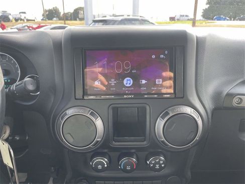 Used 2017 Jeep Wrangler Unlimited Sport w/ Connectivity Group image 19