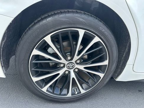 Used 2019 Toyota Camry SE w/ Blackout Package FWD image 5