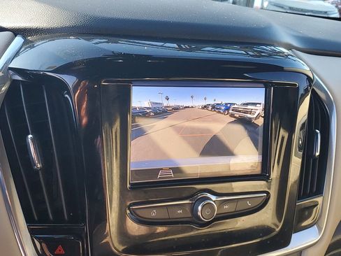 Used 2022 Chevrolet Traverse LS image 24