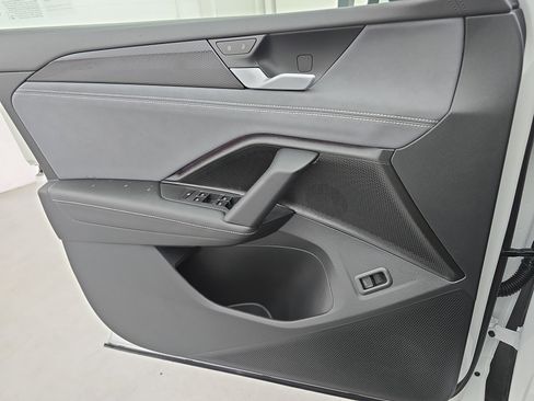 New 2026 Volkswagen Tiguan SE image 27