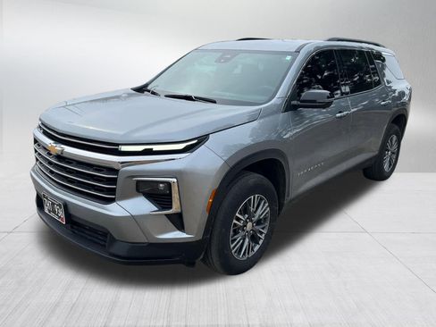 Used 2024 Chevrolet Traverse LT w/ Trailering Package image 5