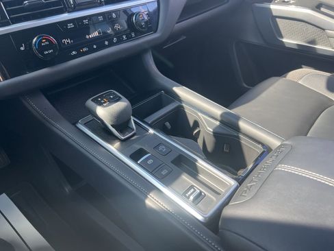 Used 2025 Nissan Pathfinder SL w/ SL Premium Package image 20