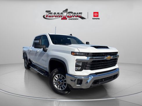 Used 2024 Chevrolet Silverado 2500 LT image 1