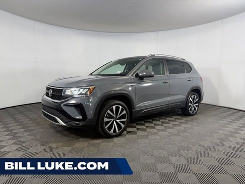 Used 2023 Volkswagen Taos SE FWD image 1