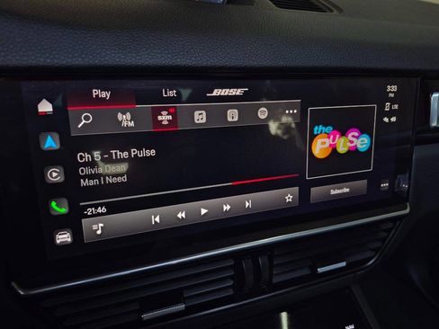 Used 2022 Porsche Cayenne Platinum Edition image 21