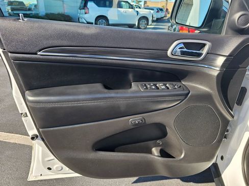 Used 2020 Jeep Grand Cherokee Limited image 15