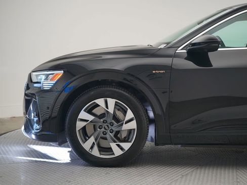 Used 2022 Audi e-tron Premium Plus w/ Premium Plus Package image 2