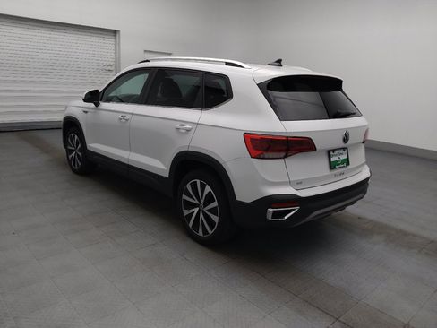 Used 2023 Volkswagen Taos SE w/ Panoramic Sunroof Package FWD image 3