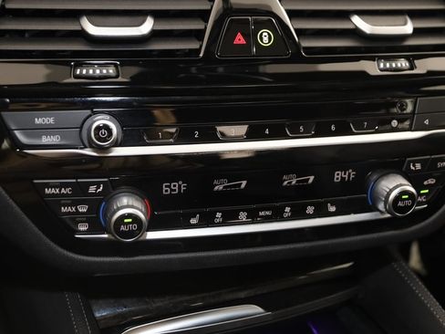 Used 2023 BMW 540i xDrive w/ M Sport Package image 33