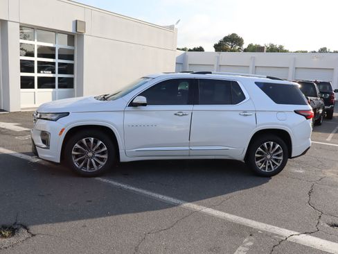 Used 2023 Chevrolet Traverse Premier w/ LPO, Floor Liner Package FWD image 7
