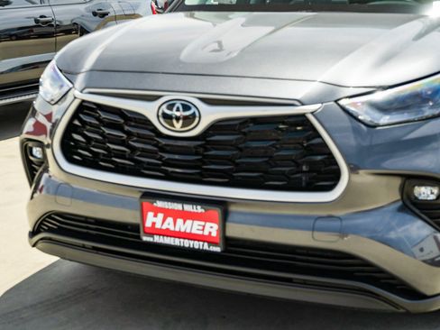 Certified 2025 Toyota Highlander LE AWD/4WD image 9