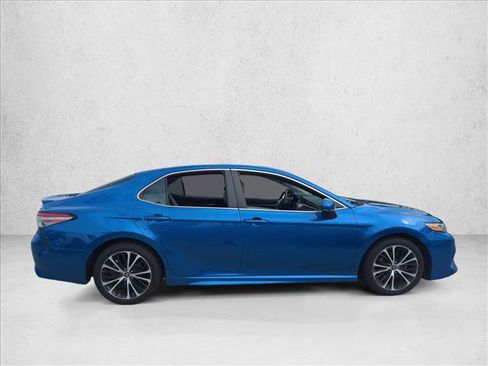 Used 2018 Toyota Camry SE image 4