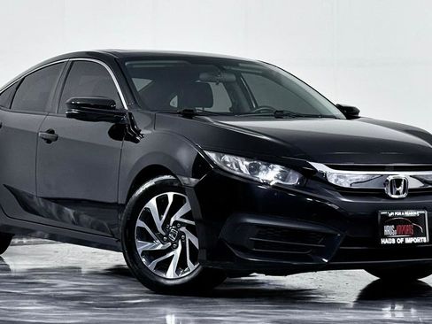 Used 2018 Honda Civic EX image 2