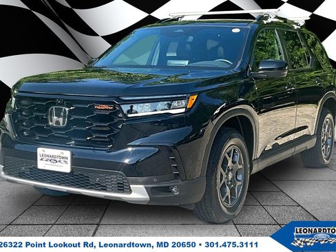 Used 2023 Honda Pilot TrailSport image 1