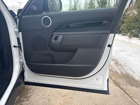 New 2026 Land Rover Discovery S image 15