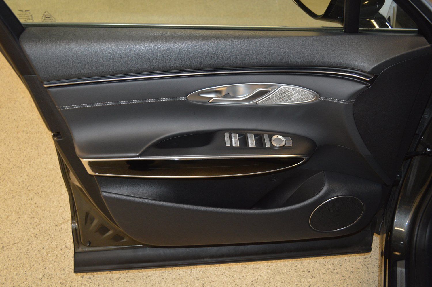 Used 2025 Genesis GV70 2.5T AWD/4WD image 14
