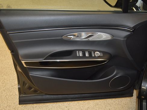 Used 2025 Genesis GV70 2.5T AWD/4WD image 14