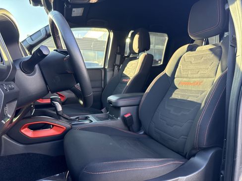 Used 2024 Nissan Frontier PRO-4X w/ Pro Convenience Package image 9