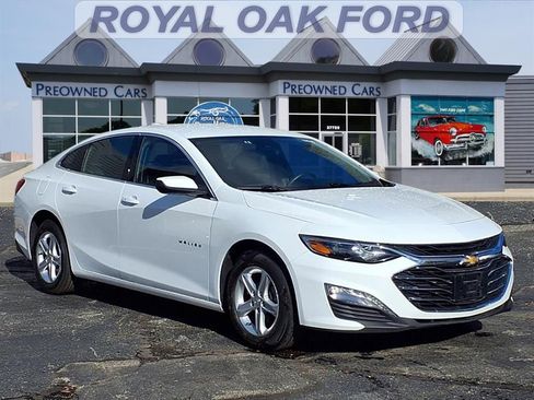 Used 2024 Chevrolet Malibu LT image 1