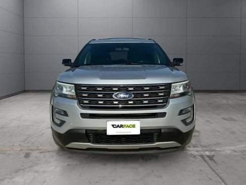 Used 2017 Ford Explorer XLT AWD/4WD image 2