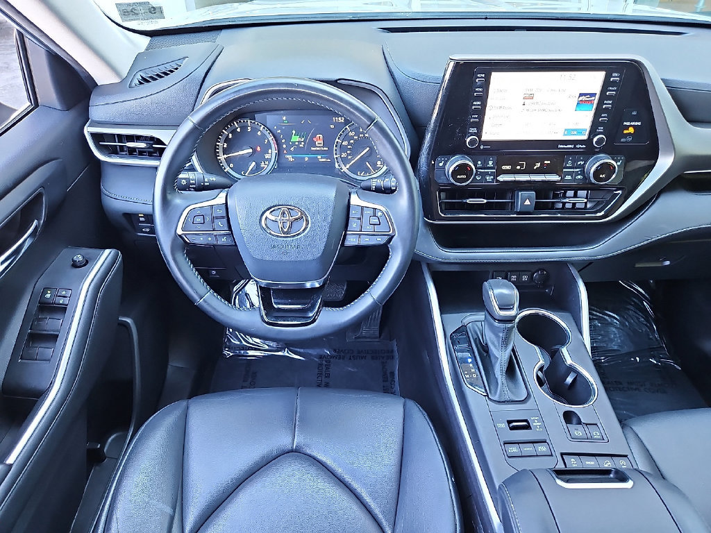 Certified 2021 Toyota Highlander XLE AWD/4WD image 11