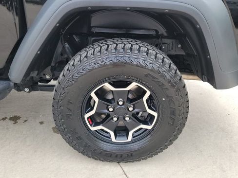Used 2023 Jeep Gladiator Rubicon w/ Cold Weather Group AWD/4WD image 15