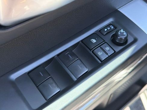Used 2025 Toyota Tundra Platinum AWD/4WD image 20