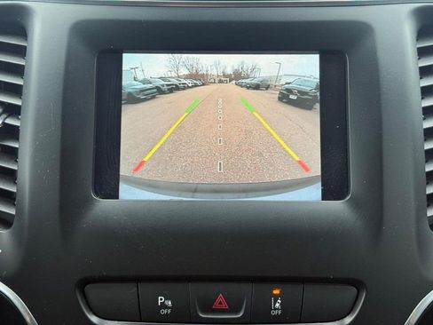 Used 2021 Jeep Cherokee Latitude Plus image 16