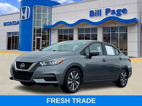 Used 2021 Nissan Versa SV image 2