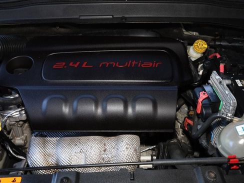 Used 2017 Jeep Renegade Latitude image 32