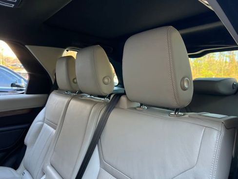 Used 2017 Land Rover Discovery HSE image 22