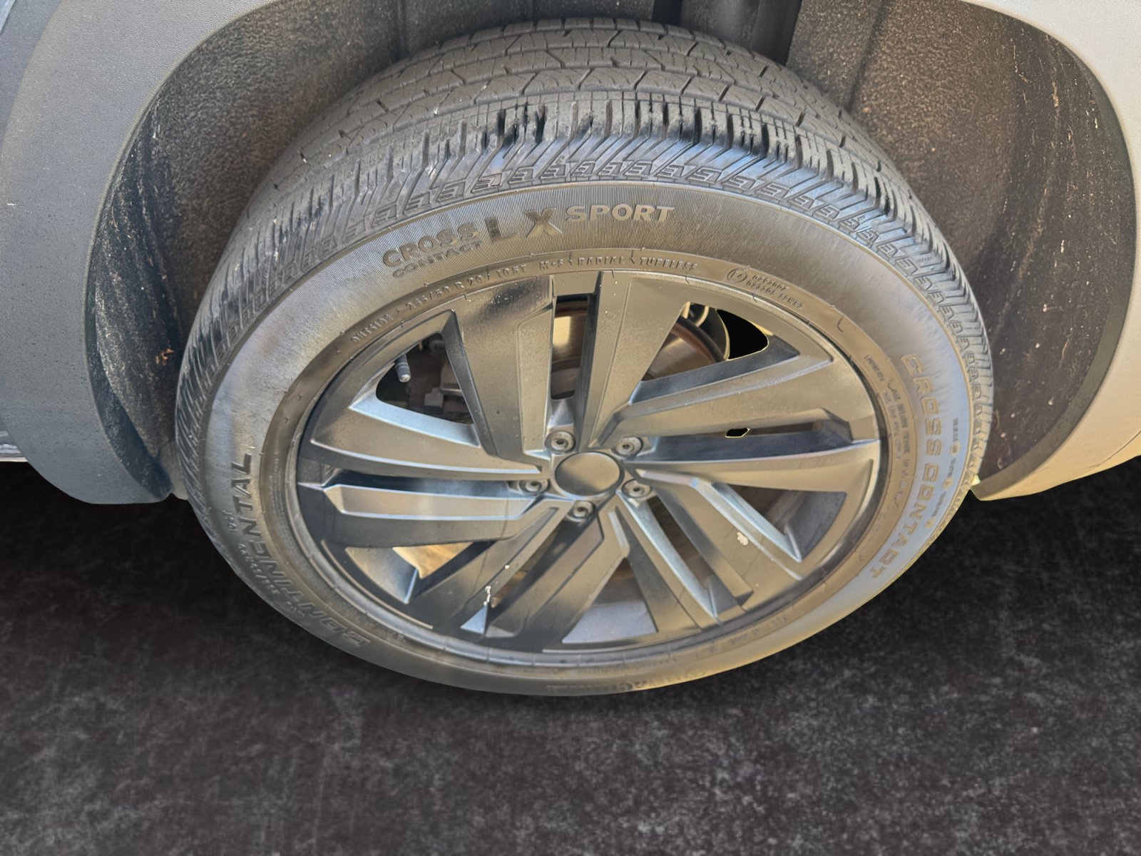 Used 2021 Volkswagen Atlas Cross Sport SE FWD image 14