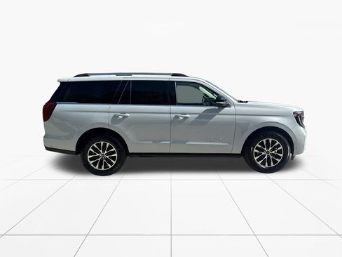 Used 2025 Ford Expedition Platinum AWD/4WD image 9