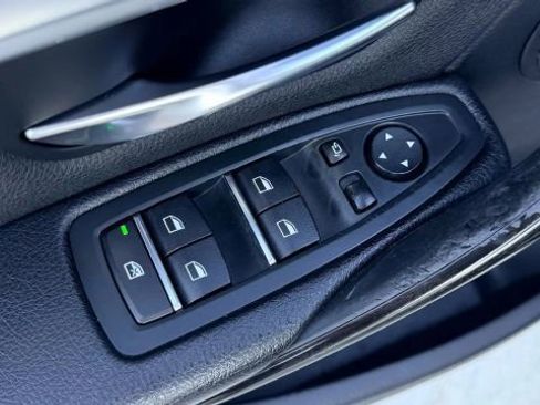 Used 2018 BMW 330i xDrive Sedan w/ Convenience Package image 13