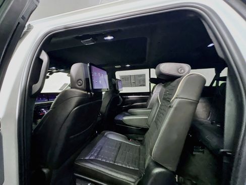 Used 2025 Cadillac Escalade ESV Sport Platinum AWD/4WD image 28