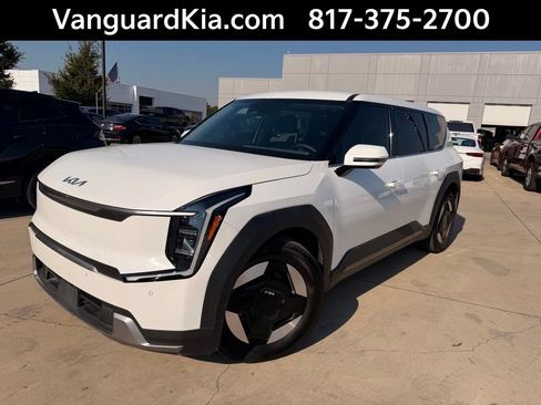 Certified 2024 Kia EV9 Light Long Range RWD image 1