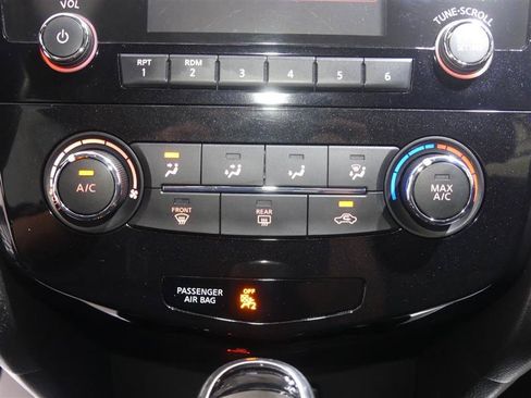 Used 2017 Nissan Rogue S AWD/4WD image 36