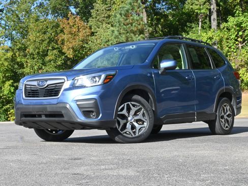 Used 2020 Subaru Forester Premium image 4