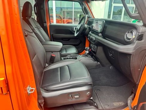 Used 2025 Jeep Wrangler Unlimited Sahara AWD/4WD image 7