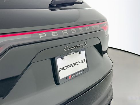 Certified 2023 Porsche Cayenne S Platinum w/ Premium Package Plus image 17