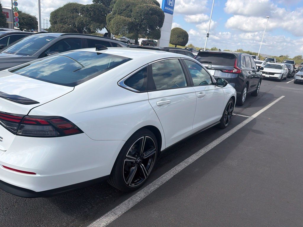 Used 2024 Honda Accord Sport image 4