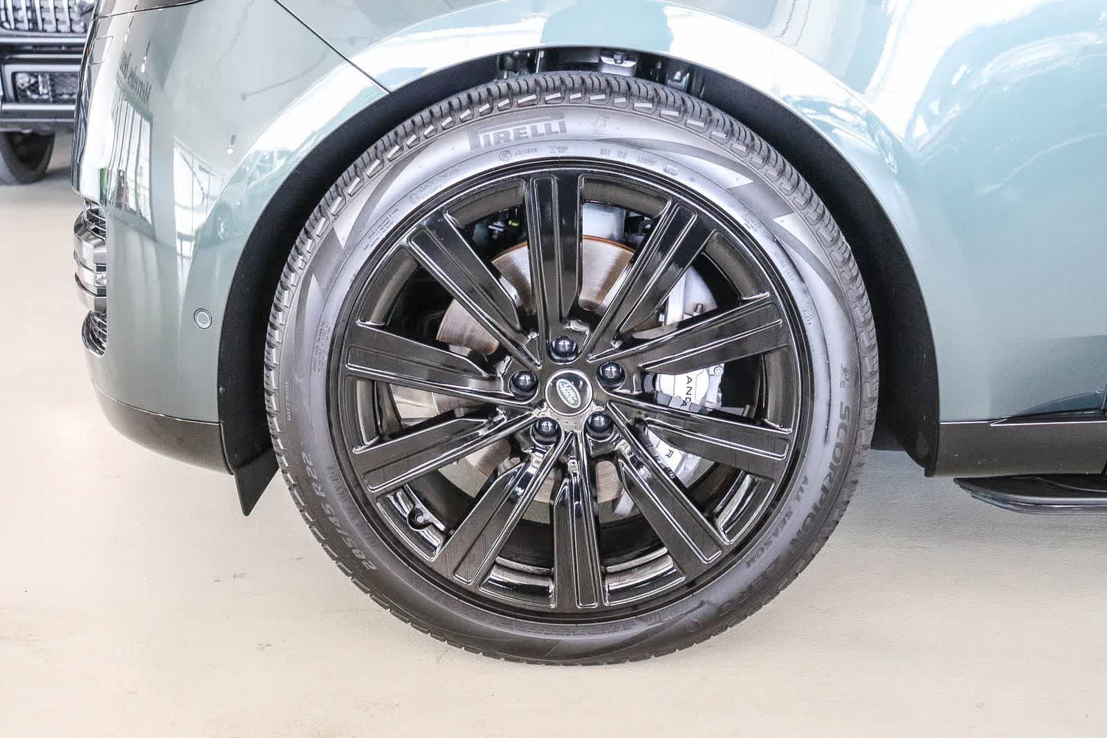Used 2025 Land Rover Range Rover SE AWD/4WD image 9