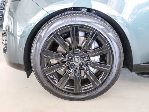 Used 2025 Land Rover Range Rover SE AWD/4WD image 9