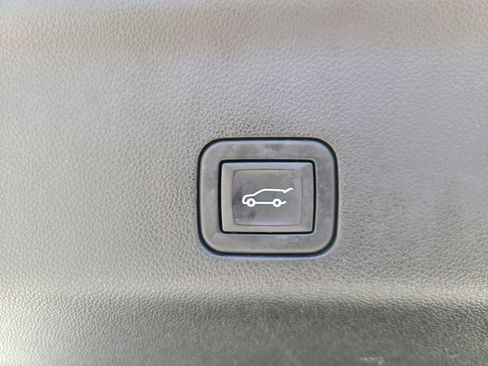 Used 2024 Chevrolet Suburban LT AWD/4WD image 7