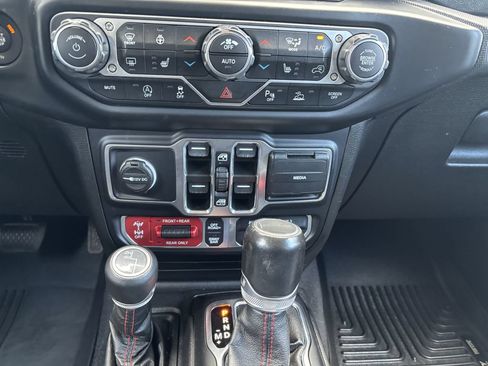 Used 2020 Jeep Gladiator Rubicon w/ Advanced Safety Group AWD/4WD image 20