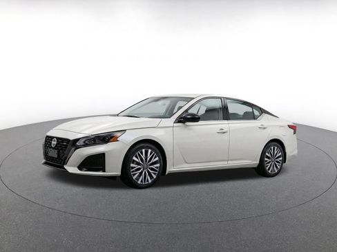 Used 2026 Nissan Altima 2.5 SV FWD image 3