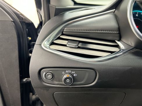 Used 2017 Chevrolet Malibu LT w/ Leather Package image 17