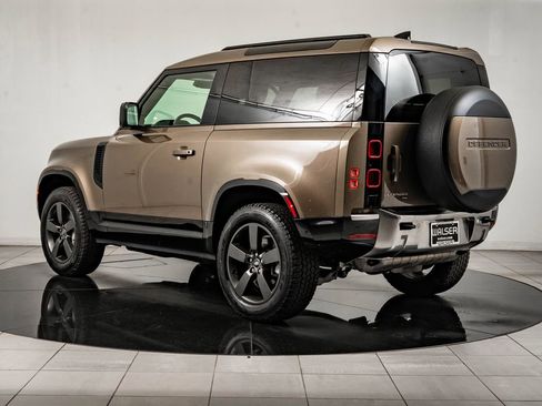 Used 2023 Land Rover Defender 90 SE image 6