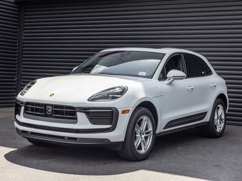 Certified 2023 Porsche Macan AWD/4WD image 1